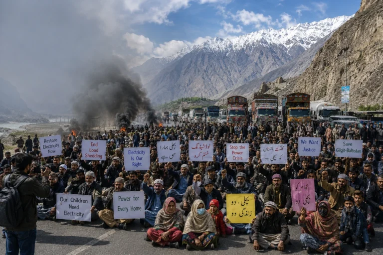 Gilgit-Baltistan Residents Protest Electricity Outages